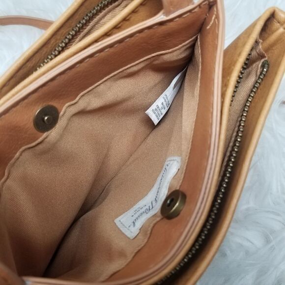 UNIVERSAL THREADS FAUX LEATHER CROSSBODY BAG - Picture 8 of 11